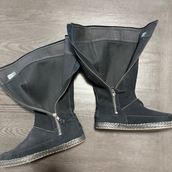 UGG Emerie Knee High Flat Boots Black Genuine Suede Tassel Charm Size 9 - Picture 11 of 12